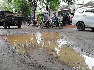 Jalan di Kota Pasuruan Rusak, Perbaikan Tak Kunjung Terealisasi Jalan di Kota Pasuruan Rusak, Perbaikan Tak Kunjung Terealisasi