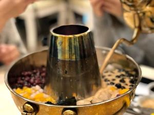 Hotpot hingga Galon Mini, Ini 5 Wadah Bubble Tea Unik Hotpot hingga Galon Mini, Ini 5 Wadah Bubble Tea Unik