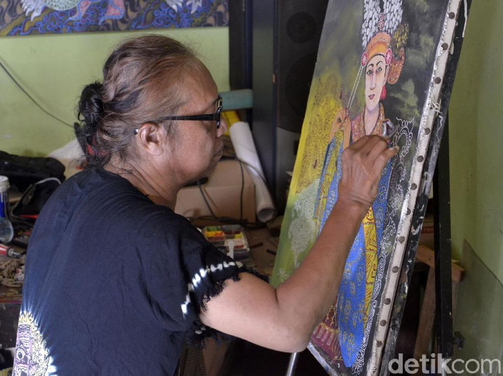 Sempat Dianggap Gila, Pria Ini Sukses Bikin Karya Seni Pakai Canting Sempat Dianggap Gila, Pria Ini Sukses Bikin Karya Seni Pakai Canting