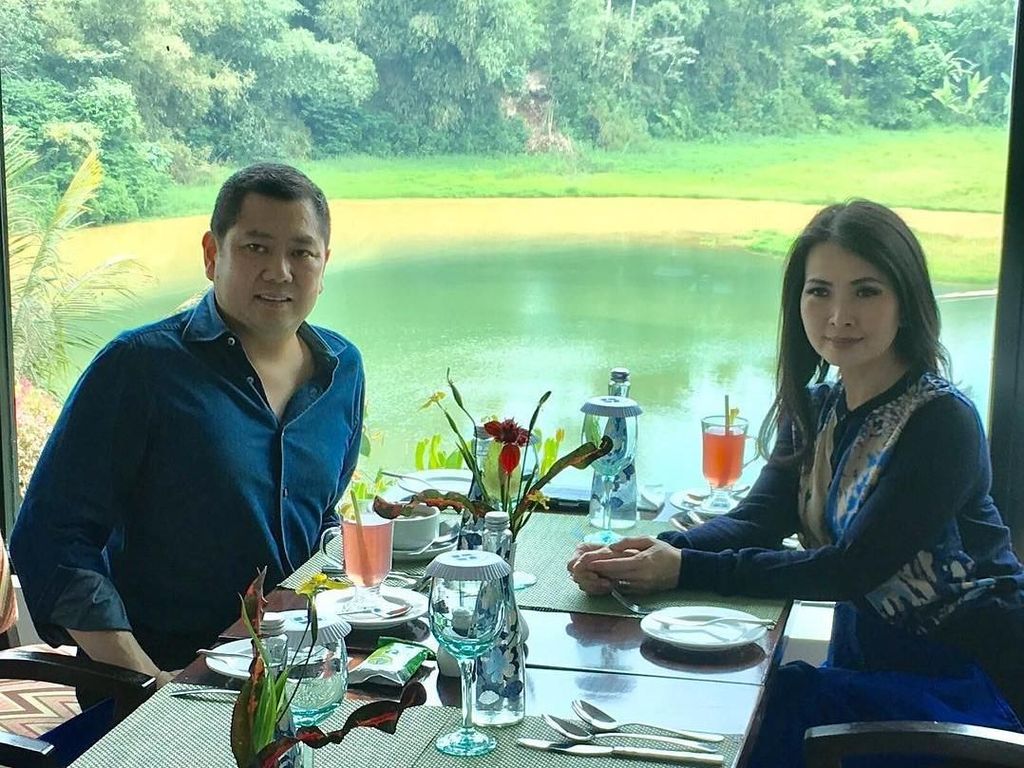 Gaya Kulineran Liliana Tanoesoedibjo hingga Pose Makan Adik Gading Marten Gaya Kulineran Liliana Tanoesoedibjo hingga Pose Makan Adik Gading Marten