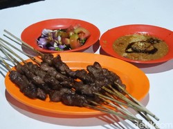 Mencicip Sate Kambing Favorit Jokowi yang Gurih Empuk