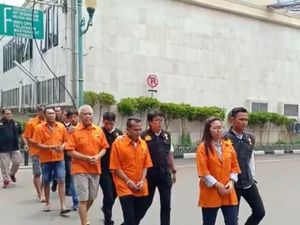 Momen 6 Tersangka Pengaturan Skor Dicek Kesehatan Sebelum Dikirim ke Jaksa Momen 6 Tersangka Pengaturan Skor Dicek Kesehatan Sebelum Dikirim ke Jaksa