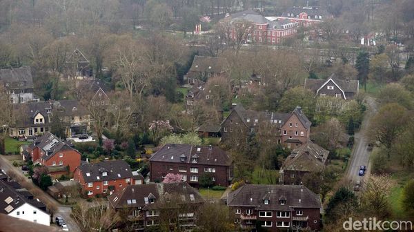 Pemandangan Kota Industri Jerman dari Ketinggian 117 Meter
