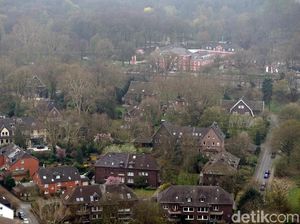 Pemandangan Kota Industri Jerman dari Ketinggian 117 Meter