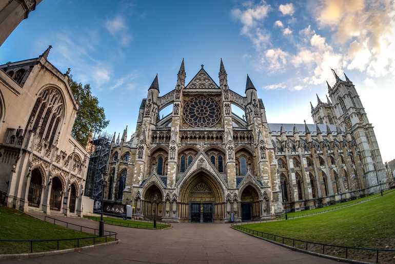 Dua destinasi wisata paling populer di London, Tower of London dan Westminster Abbey sudah terkenal dengan keangkerannya. Dua bangunan tua tersebut kabarnya dihantui arwah-arwah keluarga kerajaan dan biarawan yang telah meninggal. Foto: iStock