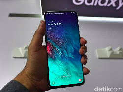 Yang Pakai Kamera Pop-up Bolak-balik Ternyata Galaxy A80