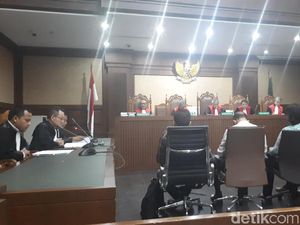 6 Eks Anggota DPRD Sumut Didakwa Terima Duit Ketok Palu dari Gatot Pujo 6 Eks Anggota DPRD Sumut Didakwa Terima Duit Ketok Palu dari Gatot Pujo