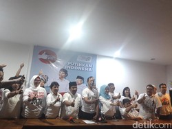 Ikuti Jokowi, Alumni SMA dan Kampus di Surabaya Sepakat Berbaju Putih ke TPS