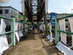 JPO di Palembang Dipenuhi Spanduk Caleg, Pemkot: Kami Tertibkan!