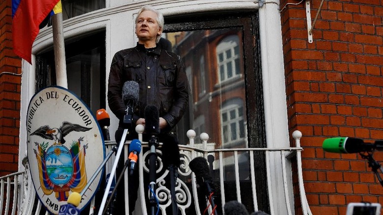 WikiLeaks: Julian Assange Dimata-matai di Dalam Kedubes Ekuador