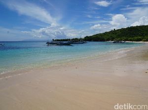 Pantai Pink di Lombok yang Cantik Banget!