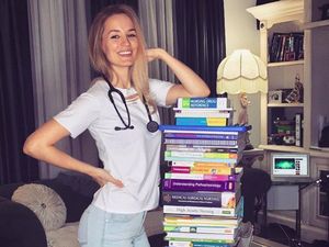 Foto: Liburan Perawat Cantik Amerika yang Bikin Gagal Fokus