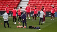Namun, jika dihitung di Liga Champions saja MU dan Barca telah delapan kali berjumpa. Hasilnya, Blaugrana sukses menang tiga kali, berbanding satu kali yang direbut Setan Merah. Sedangkan empat lainnya berkesudahan seri. Reuters/Lee Smith.