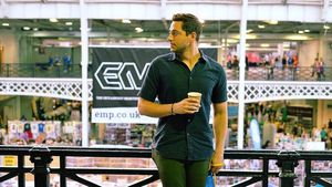 Sukses Perankan Film Shazam! Ini Gaya Kulineran Keren Aktor Zachary Levi