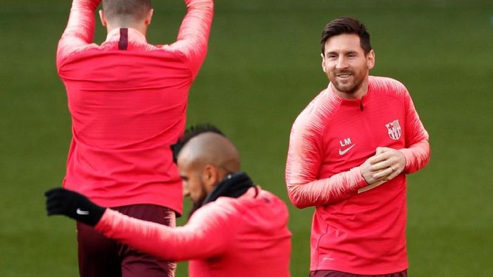 Frenkie De Jong tak sabar berlatih dengan Lionel Messi. (Foto: Reuters/Lee Smith) Frenkie De Jong tak sabar berlatih dengan Lionel Messi. (Foto: Reuters/Lee Smith)