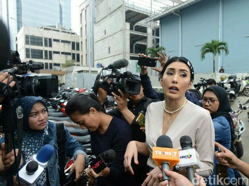 Jadi Tersangka karena Berseteru dengan Tyas Mirasih, Nenek Amandine Merasa Aneh Jadi Tersangka karena Berseteru dengan Tyas Mirasih, Nenek Amandine Merasa Aneh