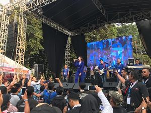 Nella Kharisma Ajak Pilih 02 Sambil Nyanyi Jaran Goyang Nella Kharisma Ajak Pilih 02 Sambil Nyanyi Jaran Goyang