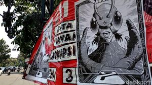 Poster Baja Hitam Tutupi Spanduk Caleg dan Capres di Bandung