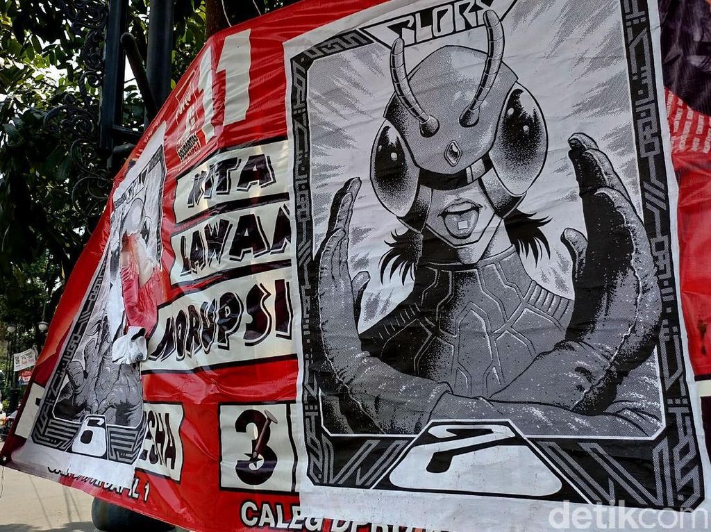Poster Baja Hitam Tutupi Spanduk Caleg dan Capres di Bandung