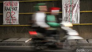 Terowongan Casablanca Kini Dihuni Spanduk Capres