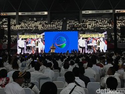 Mendes Banggakan Jokowi soal Dana Desa di Depan Kepala-Perangkat Desa