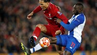 Pada laga pertandingan yang digelar di Anfield, Rabu (10/4/2019) dinihari WIB, Porto mengambil inisiatif serangan lebih dulu. Namun sayang, Moussa Marega gagal menggapai bola di menit kedua. Carl Recine/Reuters.