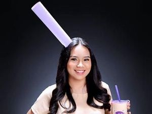 Mahasiswi Ini Pakai Baju Milk Tea Saat Wisuda, Bikin Auto Haus