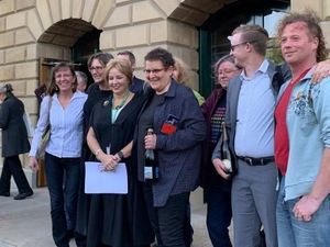 Warga Tasmania Boleh Tidak Cantumkan Keterangan Gender di Akta Kelahiran