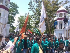 Hari Ketiga, Mahasiswa Tolak Tambang Kepung Lagi Kantor Gubernur Aceh
