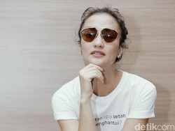 Perankan Dukun Manten, Atiqah Hasiholan Jadi Pemaes Penuh Filosofi