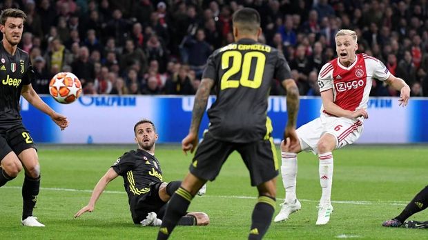 Juventus tertahan 1-1 di markas Ajax Amsterdam. (