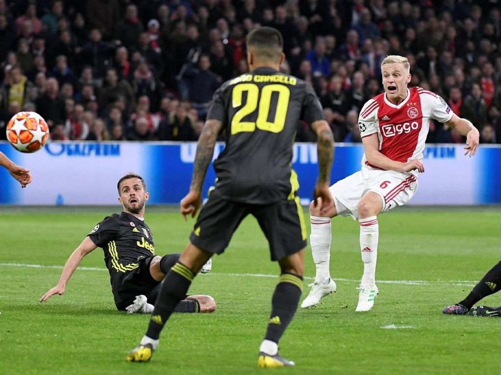 Ajax: 19 Tembakan dari 10 Pemain, tapi Cuma 1 Gol Ajax: 19 Tembakan dari 10 Pemain, tapi Cuma 1 Gol