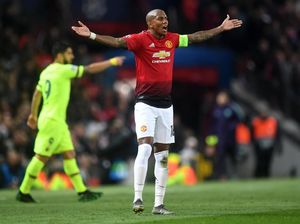 Young Bikin Tato Baru, Fans MU: Lebih Baik Belajar Crossing