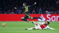 Babak pertama pun berakhir dengan skor 1-0 kemenangan untuk Juventus. Michael Steele/Getty Images.