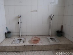 Filosofi Toilet Tanpa Pintu di China