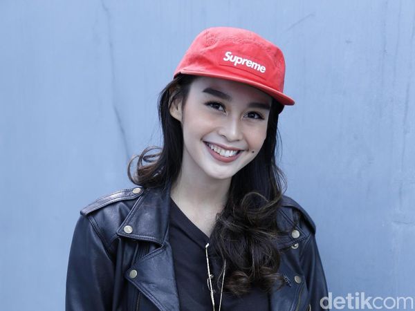Penampilan Perdana Conchita Caroline Usai Menikah