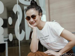 Disebut Perempuan Tegar, Atiqah Hasiholan Merendah: Mukanya Aja Kali Disebut Perempuan Tegar, Atiqah Hasiholan Merendah: Mukanya Aja Kali
