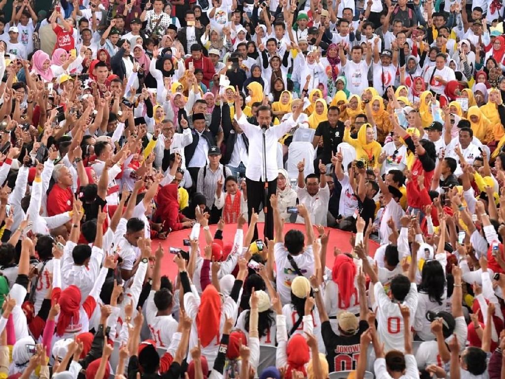 Kampanye di Sukabumi, Jokowi Singgung Tol Bocimi yang Sempat Mangkrak