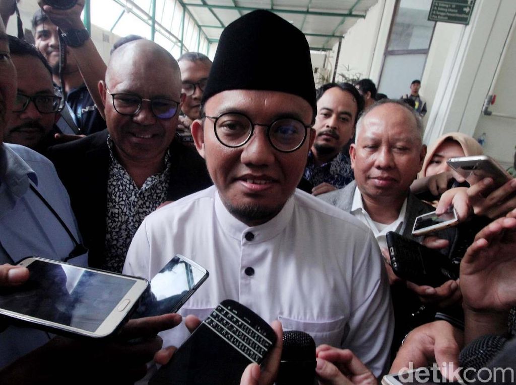 BPN: Prabowo Mungkin Bertemu Dahlan Iskan di Hambalang Malam Ini BPN: Prabowo Mungkin Bertemu Dahlan Iskan di Hambalang Malam Ini