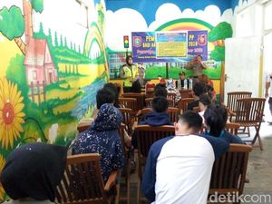 7 Pria dan 8 Wanita di Ponorogo Terjaring Razia Kos-kosan Mesum 7 Pria dan 8 Wanita di Ponorogo Terjaring Razia Kos-kosan Mesum
