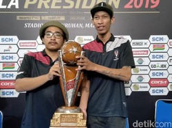 Trofi Piala Presiden 2019 sudah berubah wajah. Perubahan itu dibuat spesial untuk juara di laga final yang mempertemukan Arema FC dengan Persebaya.