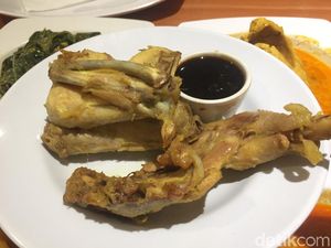 Kisah Jokowi dan Megawati yang Jatuh Cinta dengan Ayam Pop Restoran Minang Ini Kisah Jokowi dan Megawati yang Jatuh Cinta dengan Ayam Pop Restoran Minang Ini