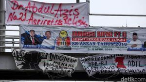 Spanduk Karung Bekas Ala Pendukung Prabowo