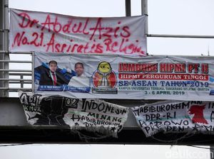 Spanduk Karung Bekas Ala Pendukung Prabowo