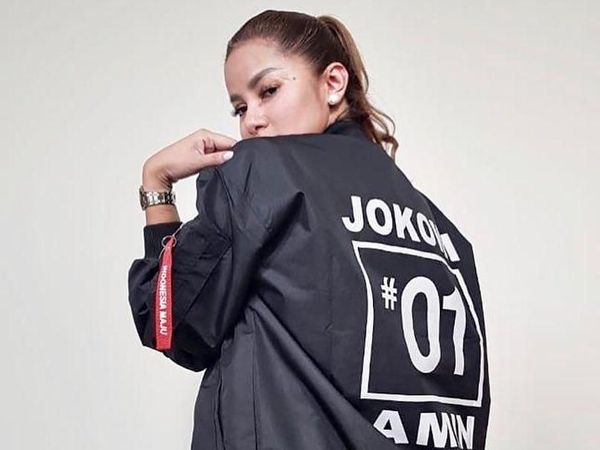 Foto: Gaya 7 Artis Pakai Jaket 01, Kompak Dukung Jokowi