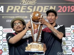 Sentuhan baru pada trofi dibuat dengan menambahkan ornamen perak dan bebatuan khusus nusantara. Batu yang dipilih pun bukan asal batu. Tapi, batu yang punya nilai-nilai keindahan dan filosofis.