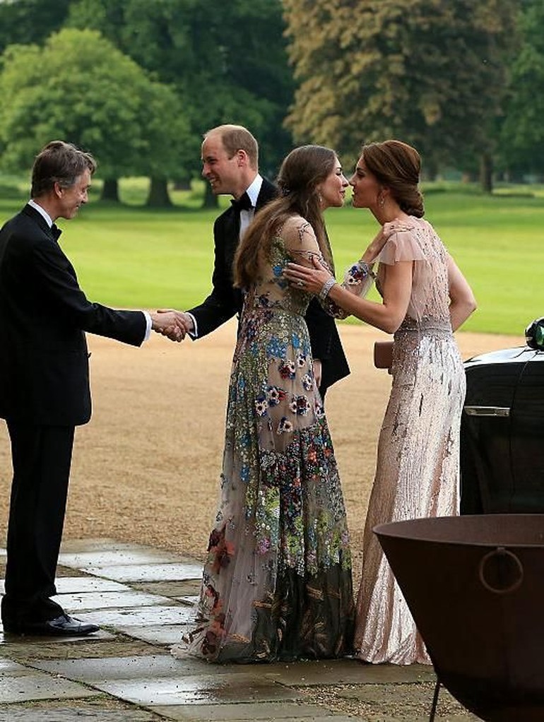 Роуз хэнбери фото с принцем. Роуз Ханбери и Уильям. Кейт Миддлтон Rose Hanbury. Маркиза Роуз Хэнбери и принц. Кейт и Роуз Ханбери.