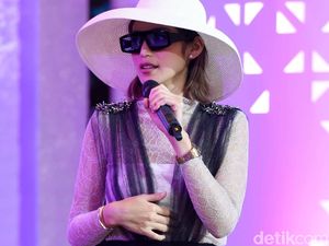 Foto Bareng Red Velvet, Jessica Iskandar Dibully