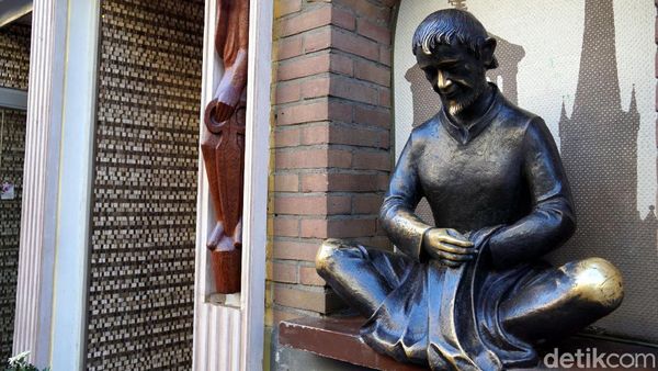 Foto: Patung Pembawa Keberuntungan di Jerman