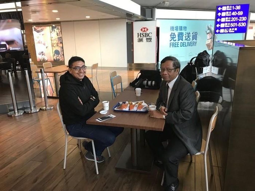 Momen Mahfud MD Sarapan di Singkawang hingga Makanan Favoritnya di Padang Momen Mahfud MD Sarapan di Singkawang hingga Makanan Favoritnya di Padang
